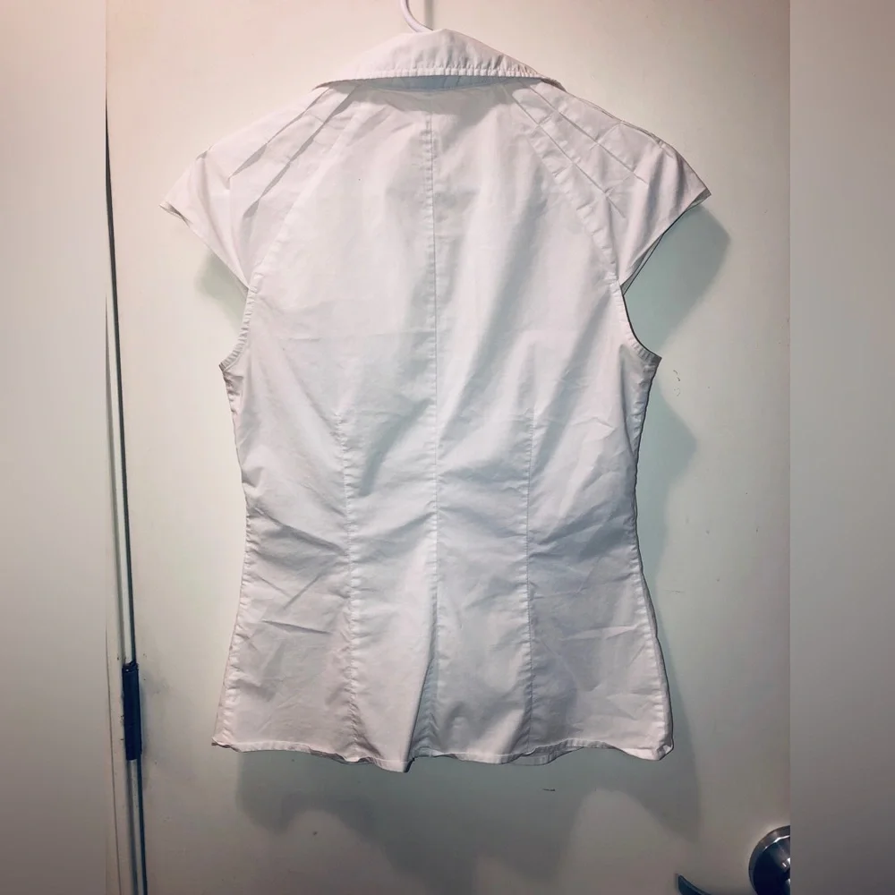 CALVIN KLIEN Pleated White Cap Sleeve Blouse. - Picture 2 of 8